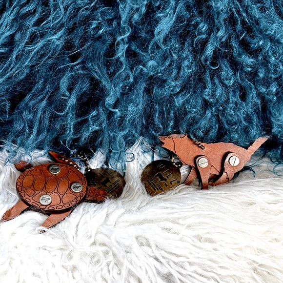 2 Will Leather Goods Jointed fidget Keychain Bag Charms ULTRA RARE Turtle Wolf - Picture 12 of 12